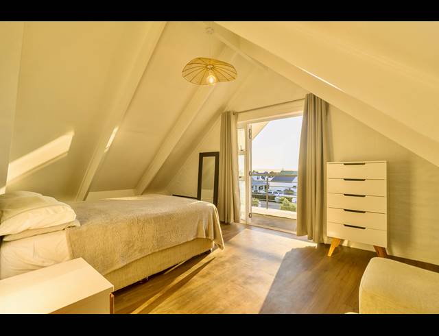 5 BEDROOM HOUSE FOR SALE IN GROTTO BAY